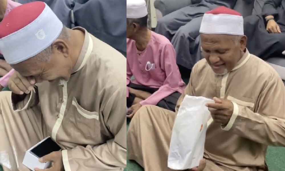 Hilang ketika solat, jemaah hadiahkan tok siak telefon baharu bikin ramai terharu