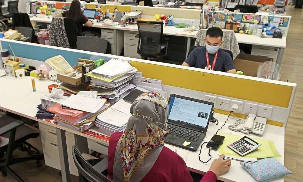 Bukan mahasiswa sahaja, kini warga emas pun boleh jadi 'intern'